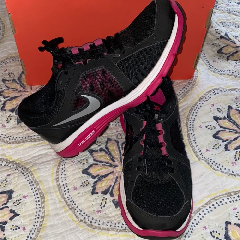 Nike Sneakers Dual Fusion